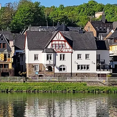 Penzion Mosel-landhaus Am Moselufer Briedern